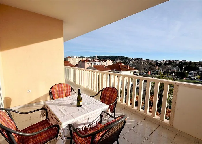 아파트 Apartmani Trogir *
