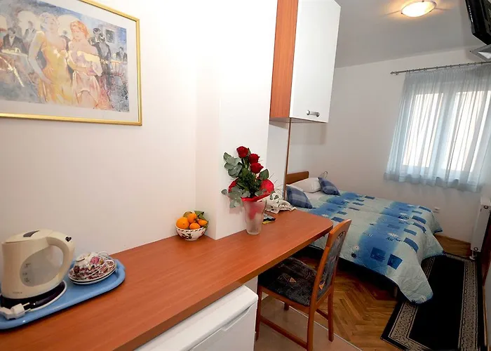 아파트 Apartmani Trogir *